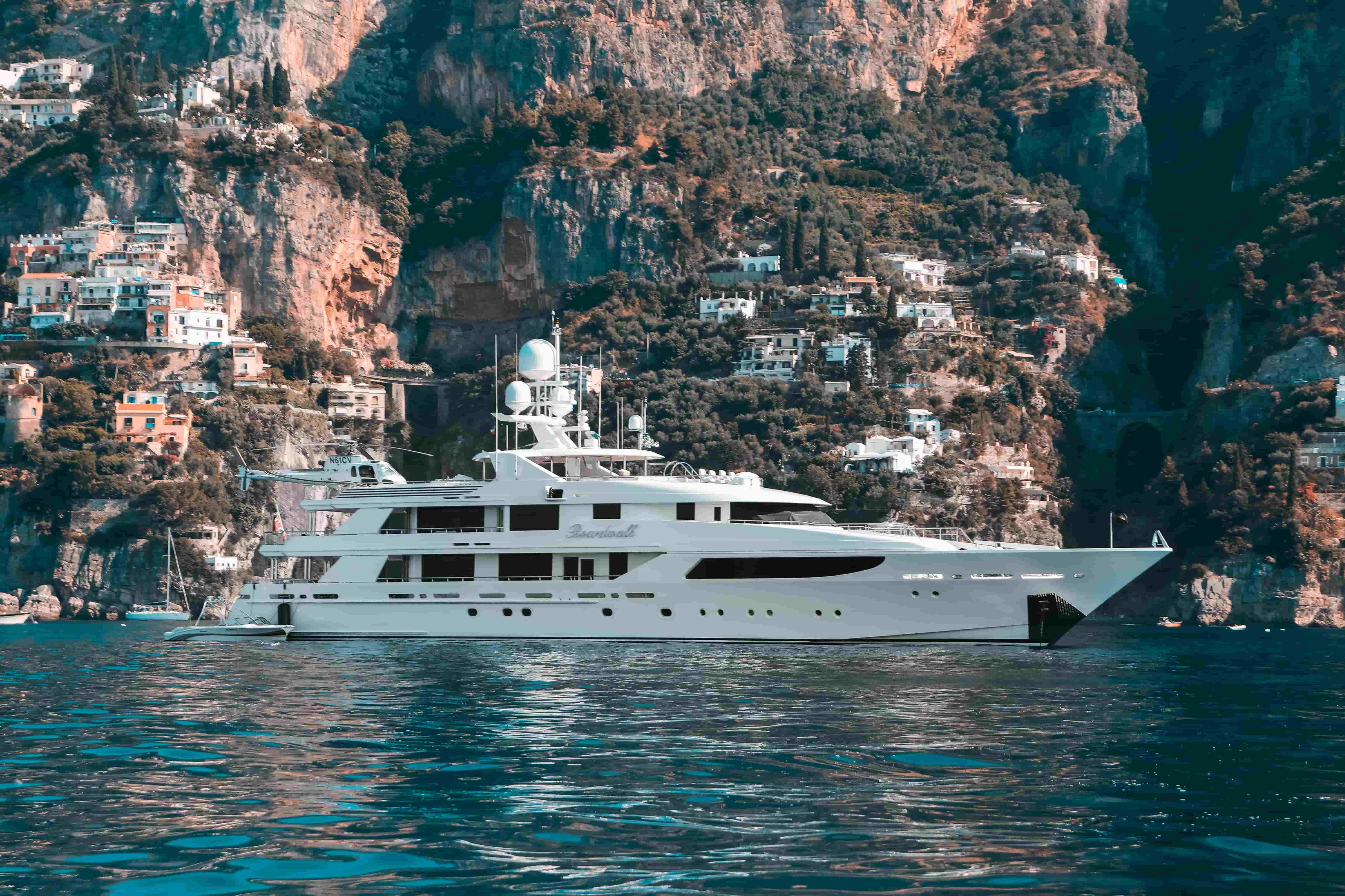 yacht charter specialist in greece